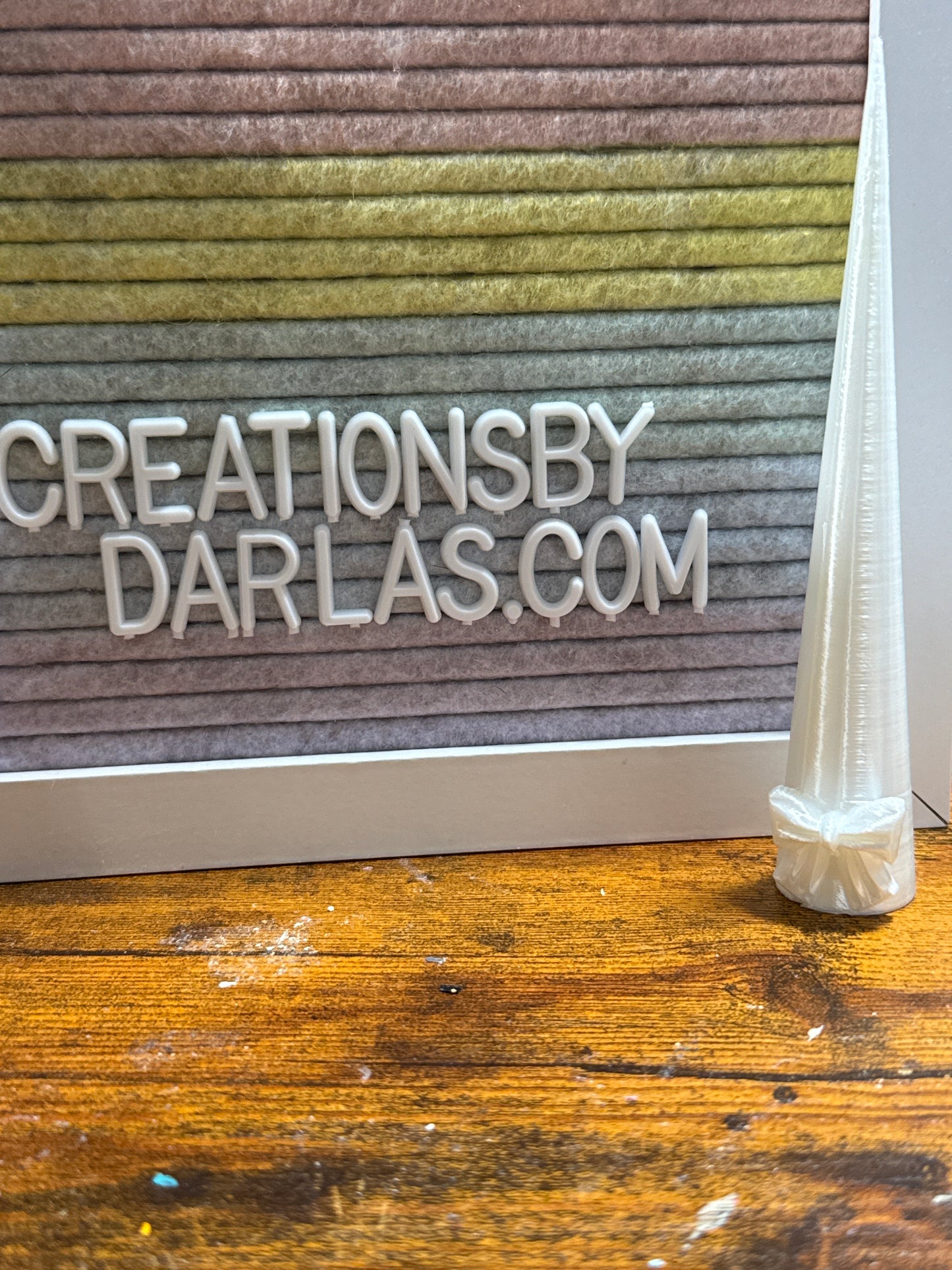 Pearl white bow cone 5.5”