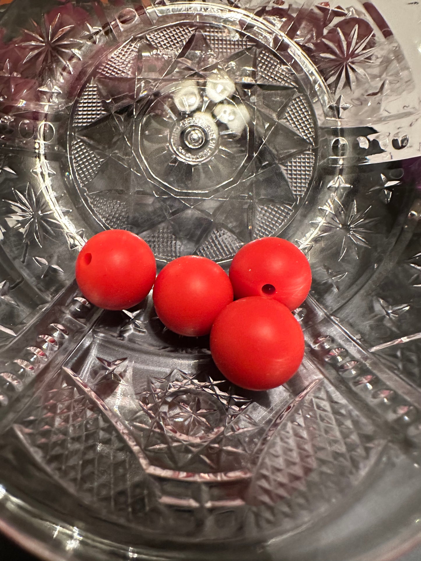 Red 15mm silicone beads 20 pack