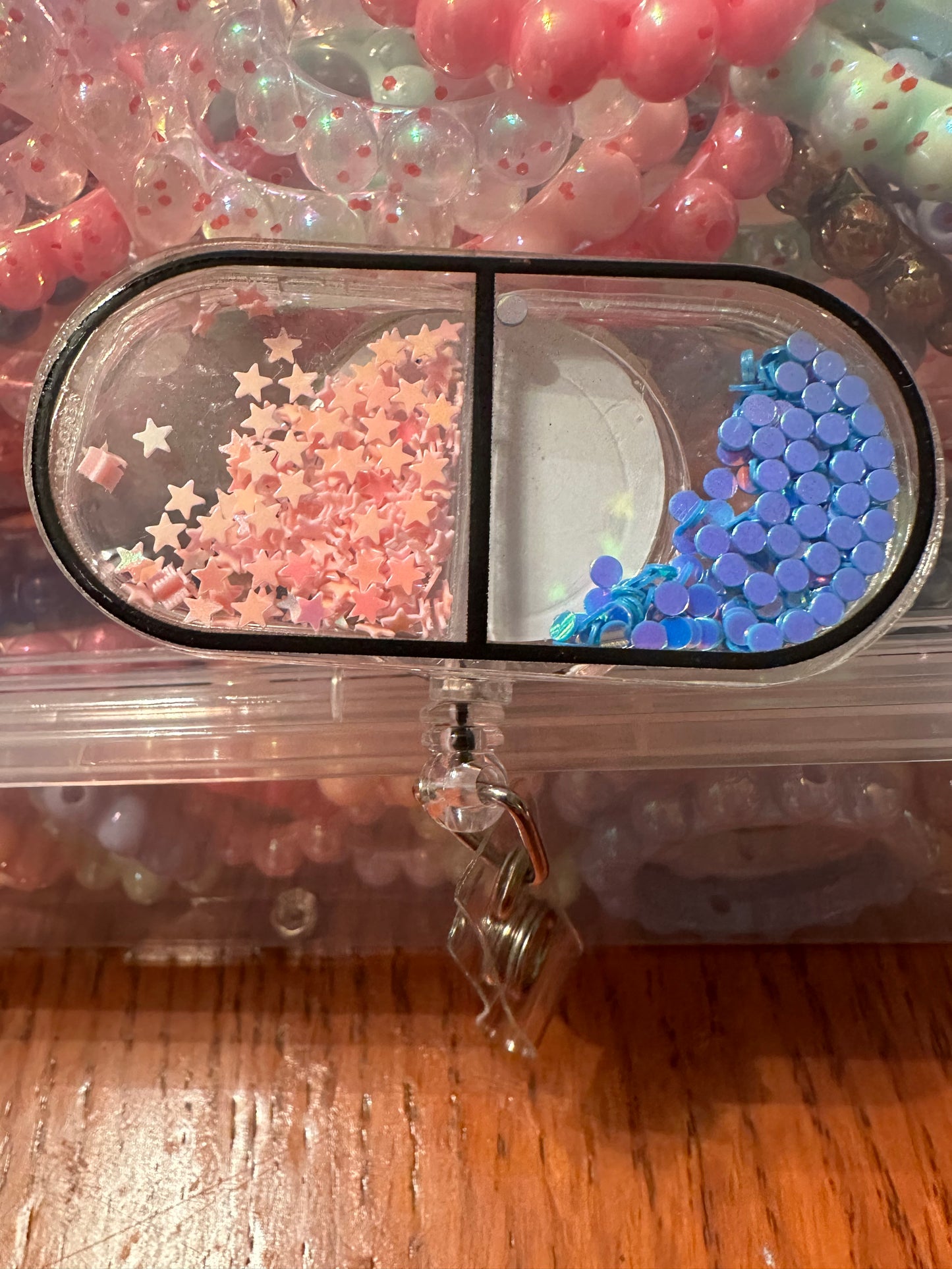 Pill badge reel (shaker)